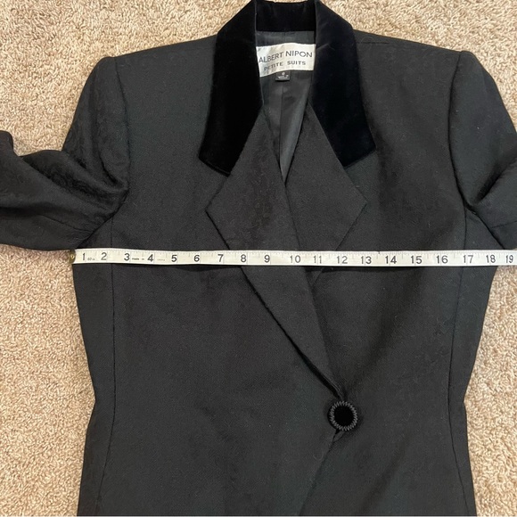Albert Nipon Women’s Suit Jacket in Black, Velvet Collar, Button Detail - Picture 8 of 9